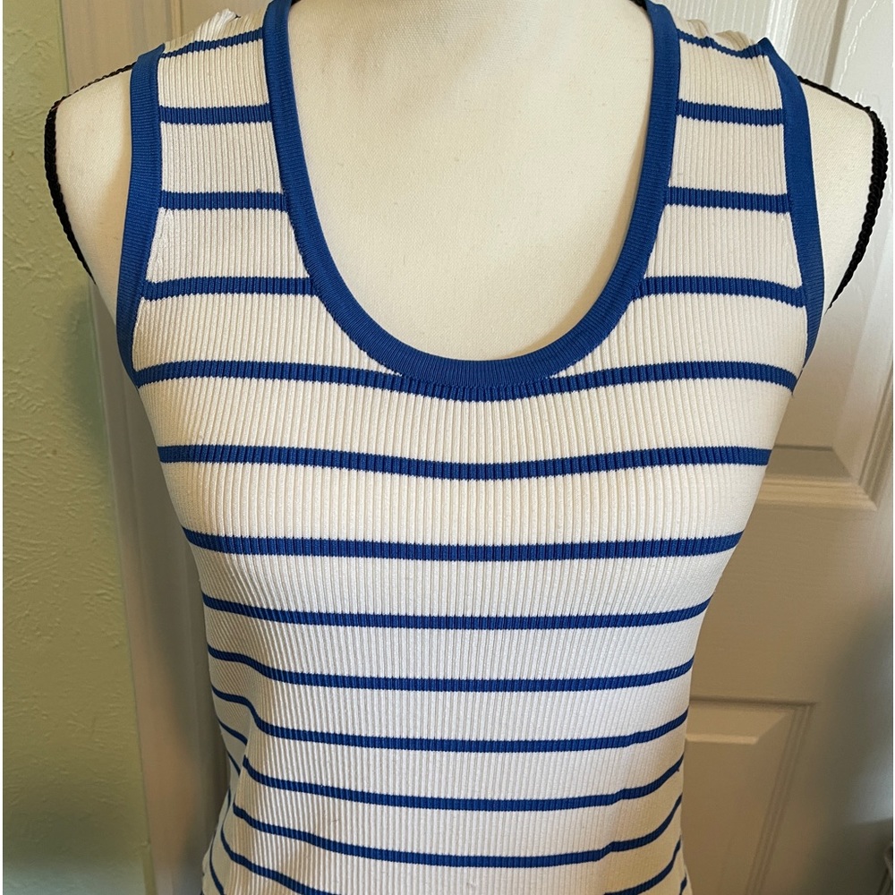 PM knit top. Excellent condition